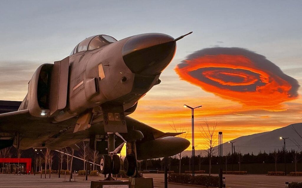 UFO Shaped Cloud Pink Turkey