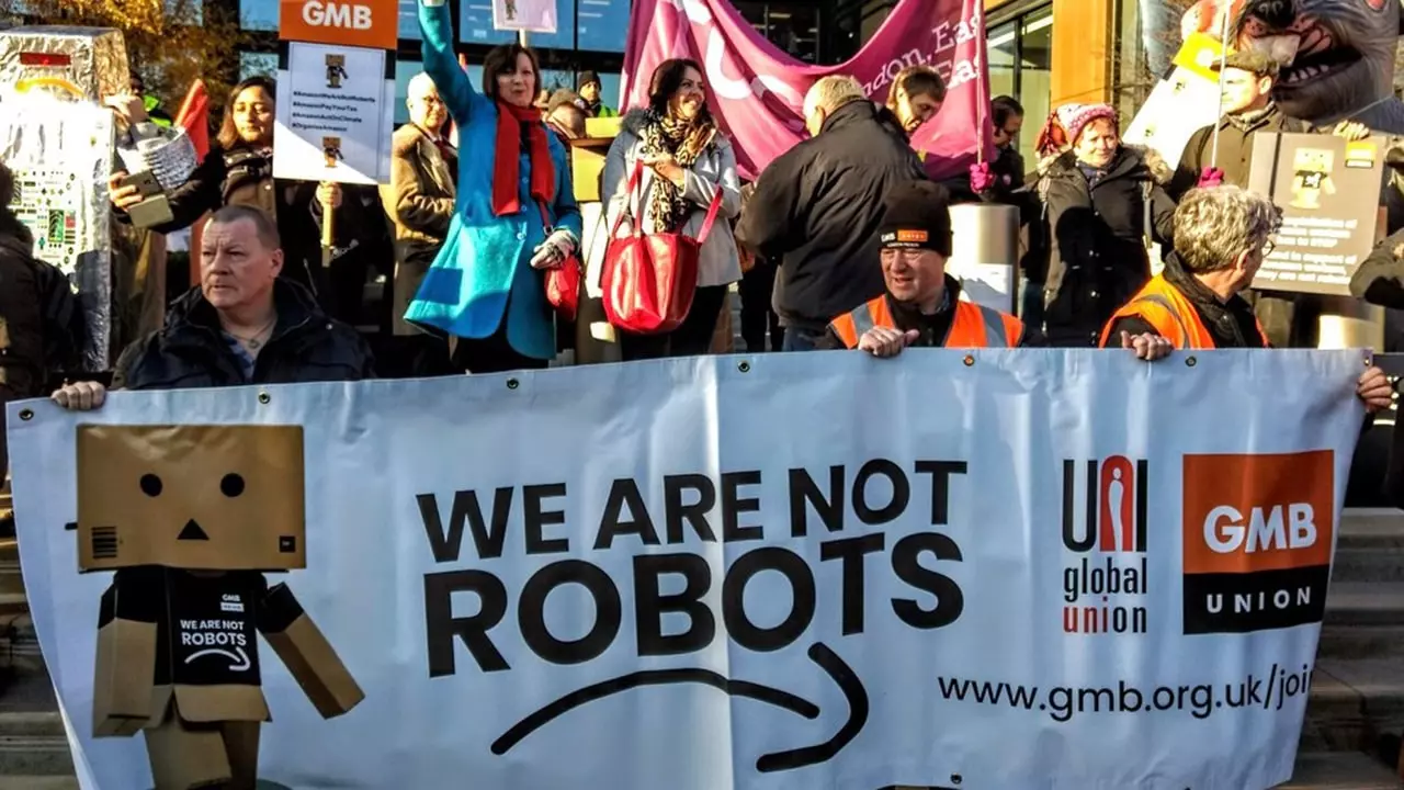 UK Amazon Workers On Strike