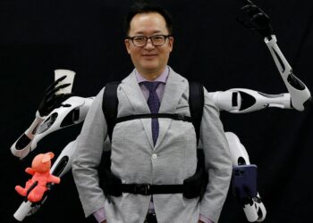 Wearable robotic arms