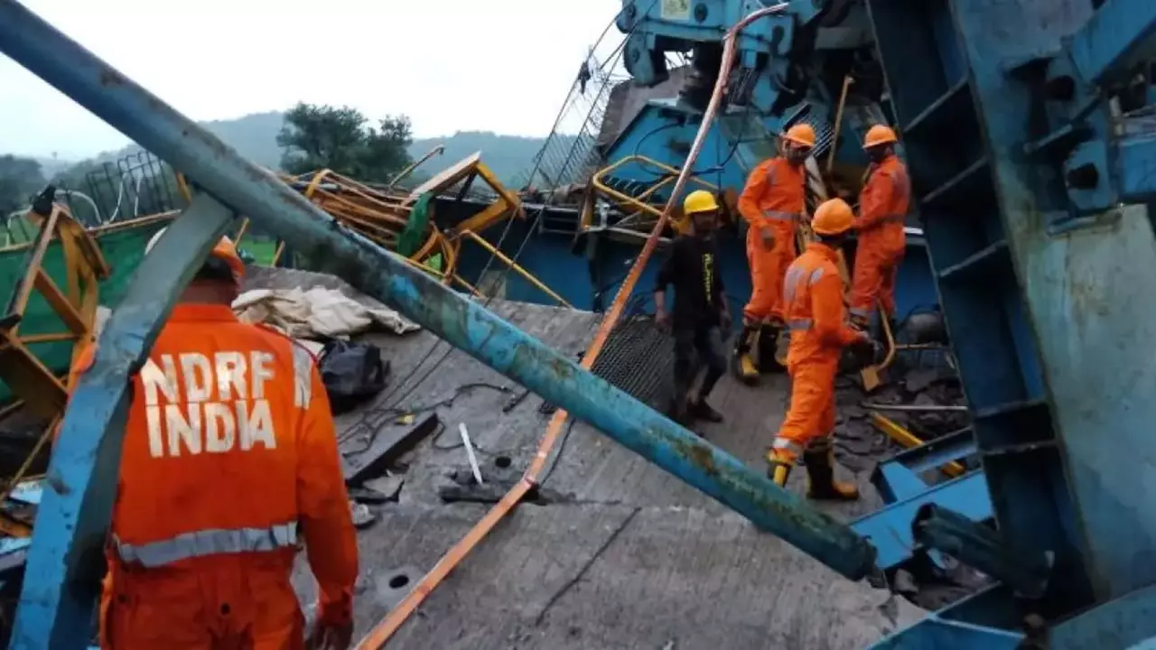 16 Killed in Crane Collapse in Maharashtra