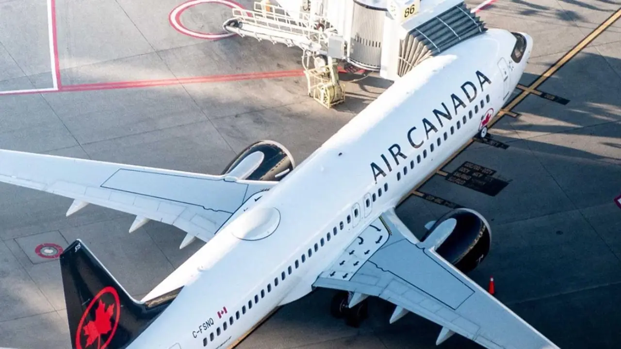Passenger Jumps Out from Air Canada Flight