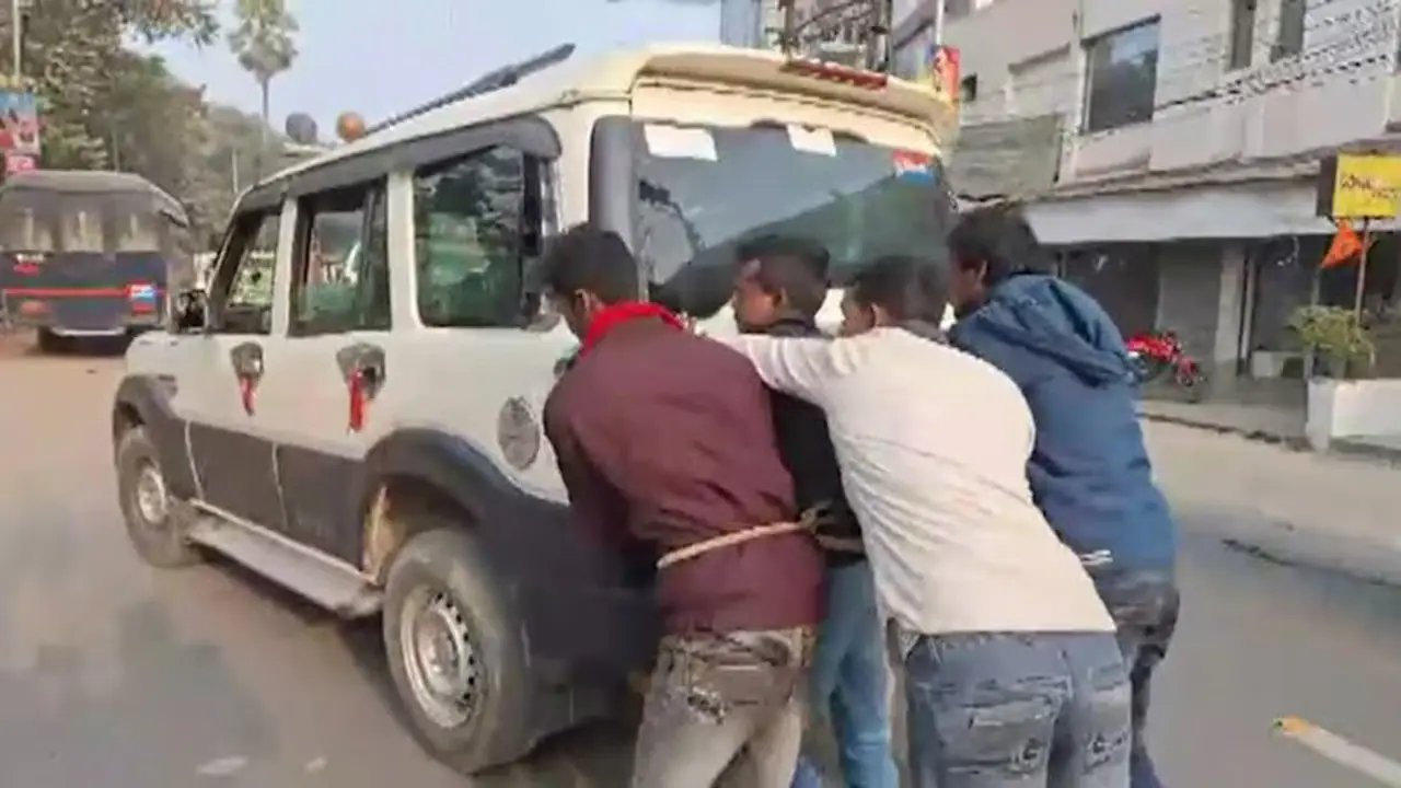 Accused Pushes Police Van in Bihar After Fuel Runs Out