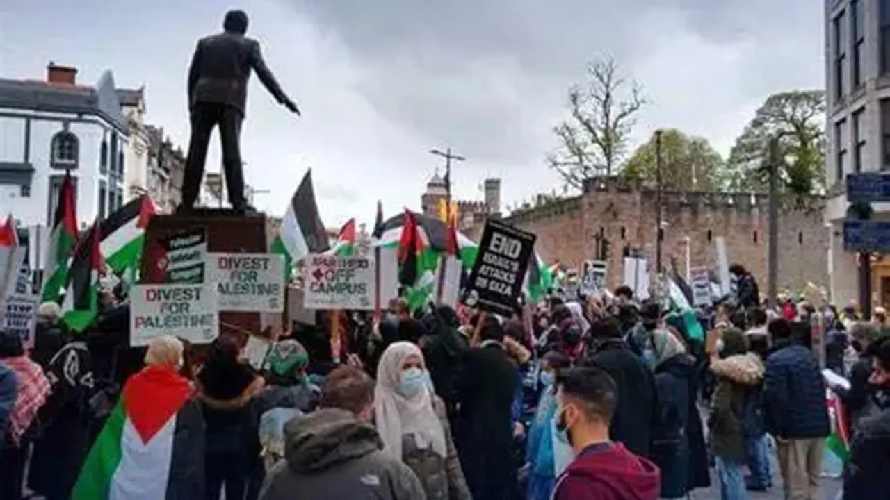 Israeli Protestors raise Palestinian banner at Harvard