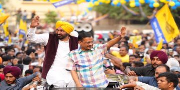 Arvind Kejriwal Leads Massive Roadshow in Delhi