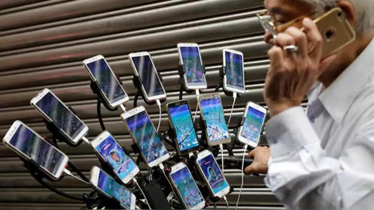 Man Uses 4,600 Phones to Fake Live-Stream Views