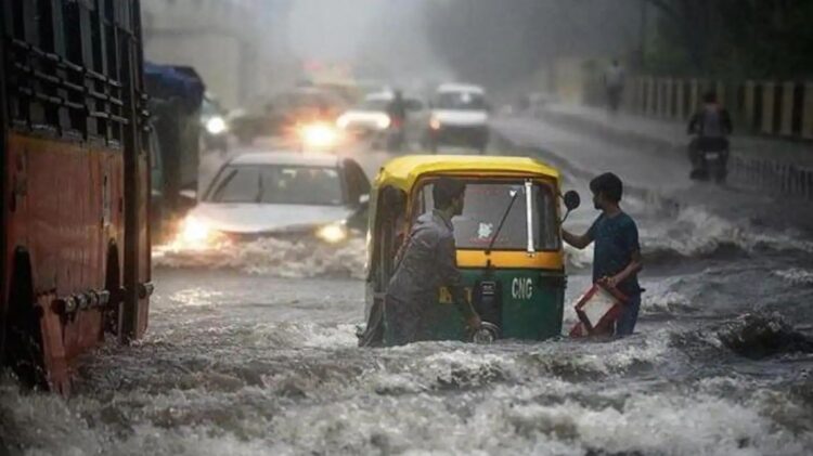 Heavy Rainfall in Delhi Leads to Widespread Waterlogging