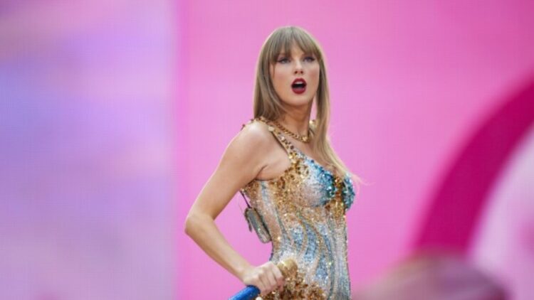 Taylor swift ties beyounce record