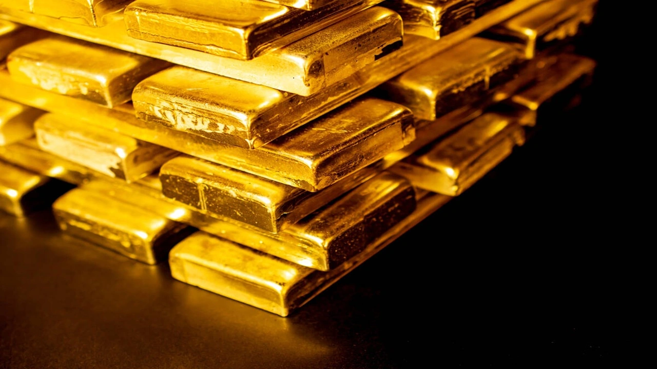 Gold Prices Pressured by Strong US Dollar