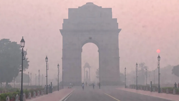 Post-Diwali Smog Chokes Delhi Air Quality