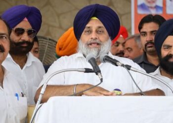 Sukhbir Singh Badal Performs 'Sewadar' Duty