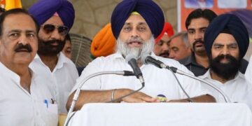 Sukhbir Singh Badal Performs 'Sewadar' Duty