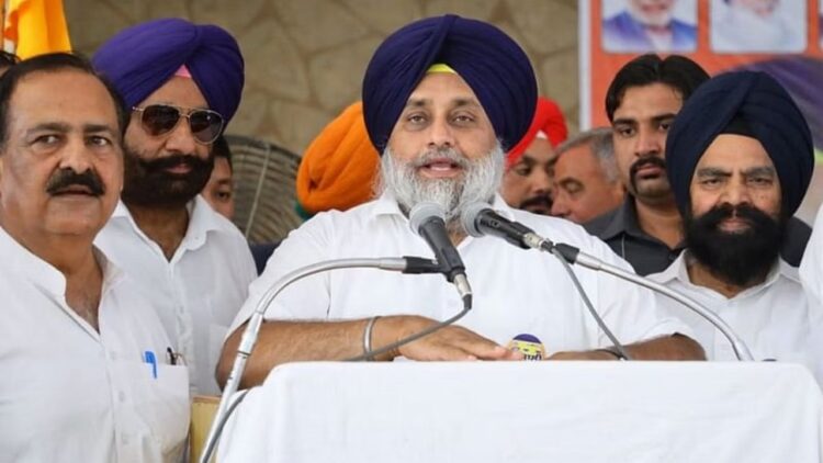 Sukhbir Singh Badal Performs 'Sewadar' Duty